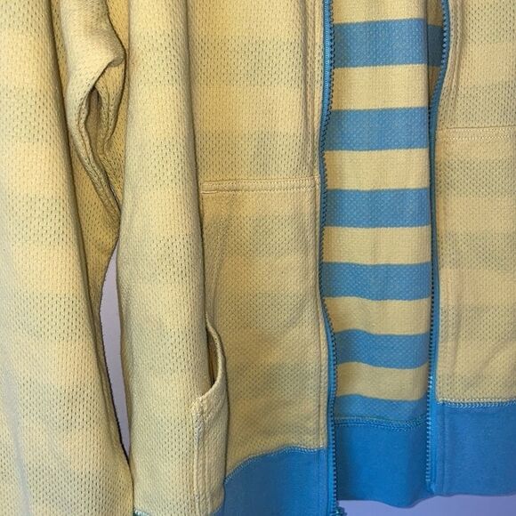 𝅺The North Face Zip Up Sweater - Picture 7 of 7